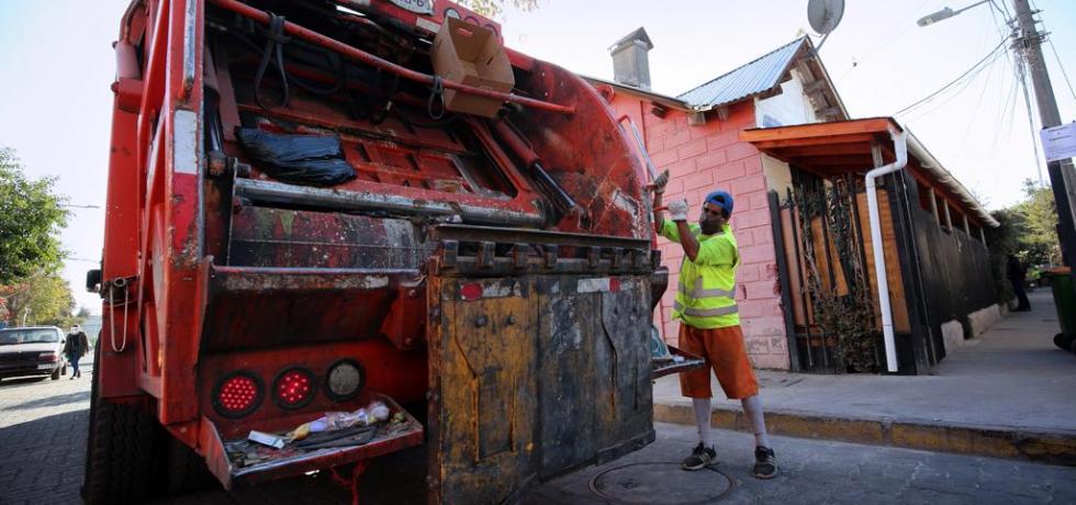 Aprueban proyecto de ley que mejora las condiciones contractuales de los recolectores de residuos sólidos domiciliarios Aprueban proyecto de ley que mejora las condiciones contractuales de los recolectores de residuos sólidos domiciliarios